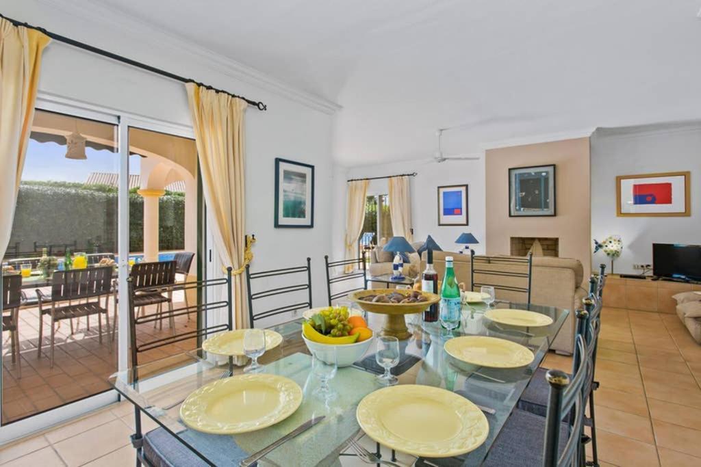 White Sands - Private Oasis, Heated Pool, Beaches & Strip Nearby * Albufeira