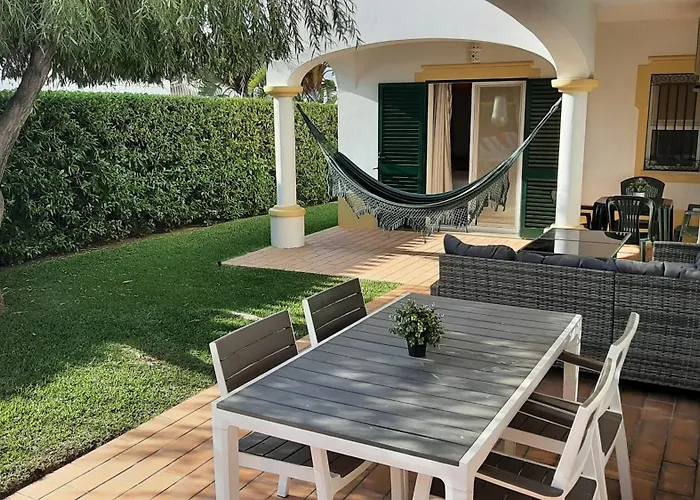 Villa White Sands - Private Oasis, Heated Pool, Beaches & Strip Nearby