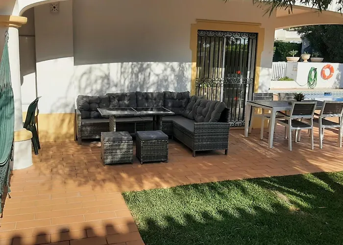 Villa White Sands - Private Oasis, Heated Pool, Beaches & Strip Nearby