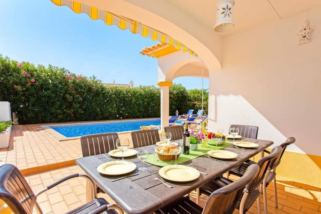 Villa White Sands - Private Oasis, Heated Pool, Beaches & Strip Nearby