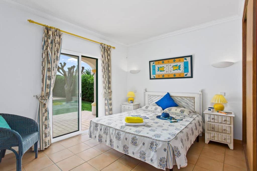 White Sands - Private Oasis, Heated Pool, Beaches & Strip Nearby Albufeira